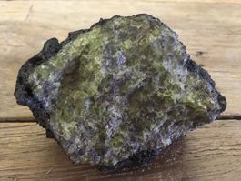 MINERALIEN LAVA / OLIVIN ( PERIDOT)