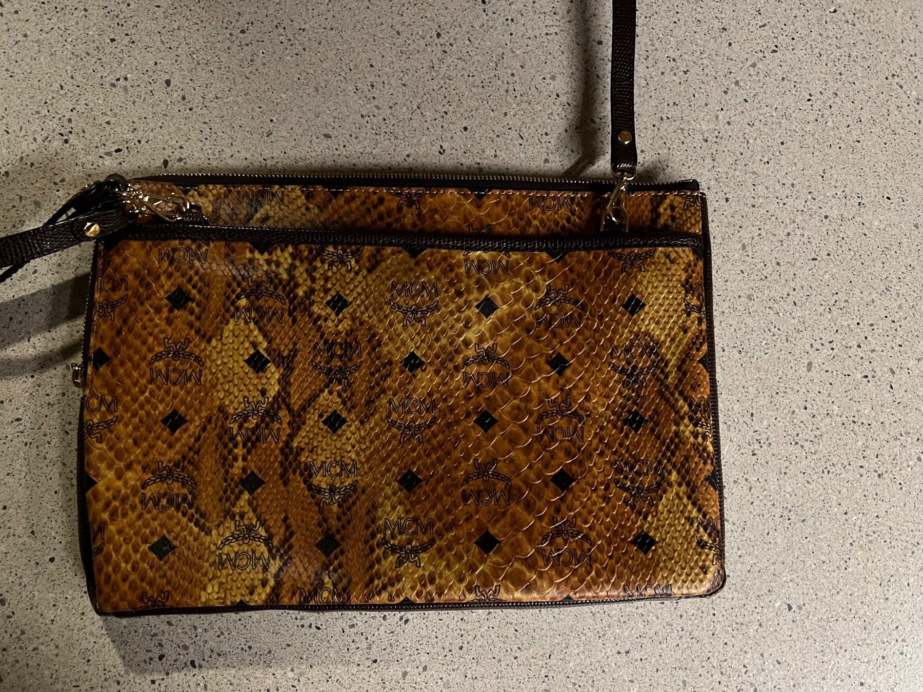 Mcm Borse: MCM Pouch / Clutch | gold Hardware – Nuovo (secondo la descrizione) da Wettingen venduto da Lamadeux 4