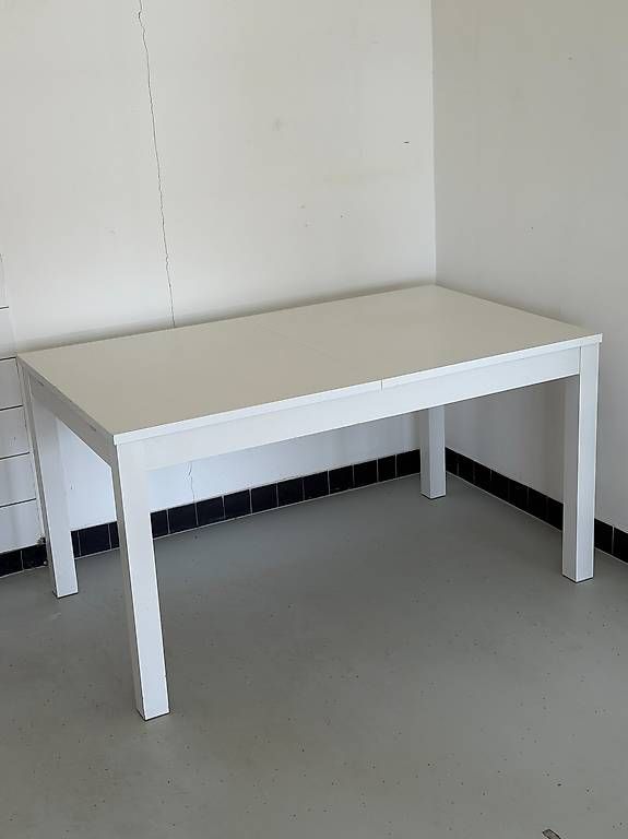 Ikea Tavoli: Table à  rallonge Ikea, 140/196x85 – Usato da Le Lignon venduto da EAS 1