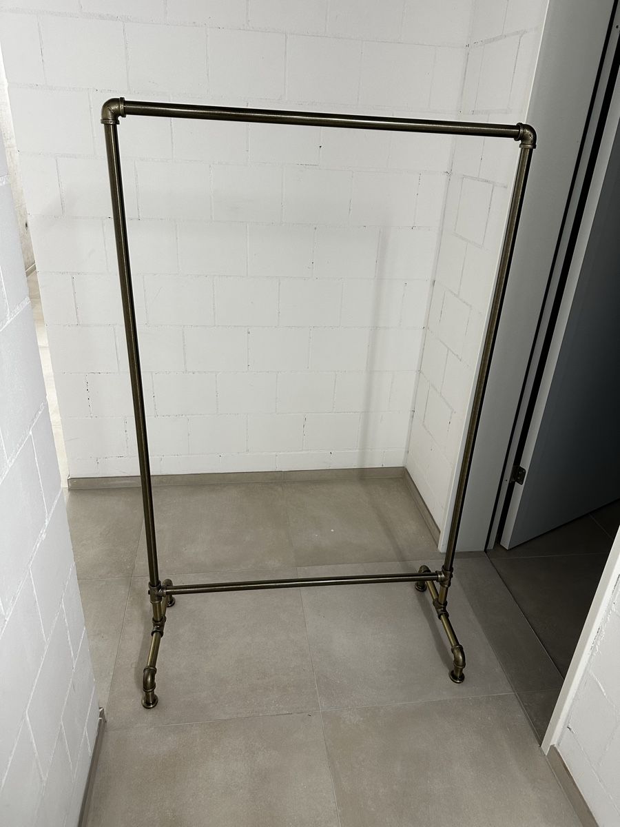 Altro in Decorazioni & Accessori: Kleiderständer im Industrial Style – Usato da Nidau venduto da 1234Mr.Nic