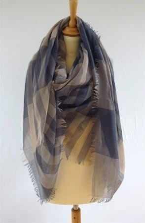 Foulard & Sciarpe: Neues grosses Tuch - ca. 190 x 140 cm – Nuovo (secondo la descrizione) da Zofingen venduto da Justizia_01