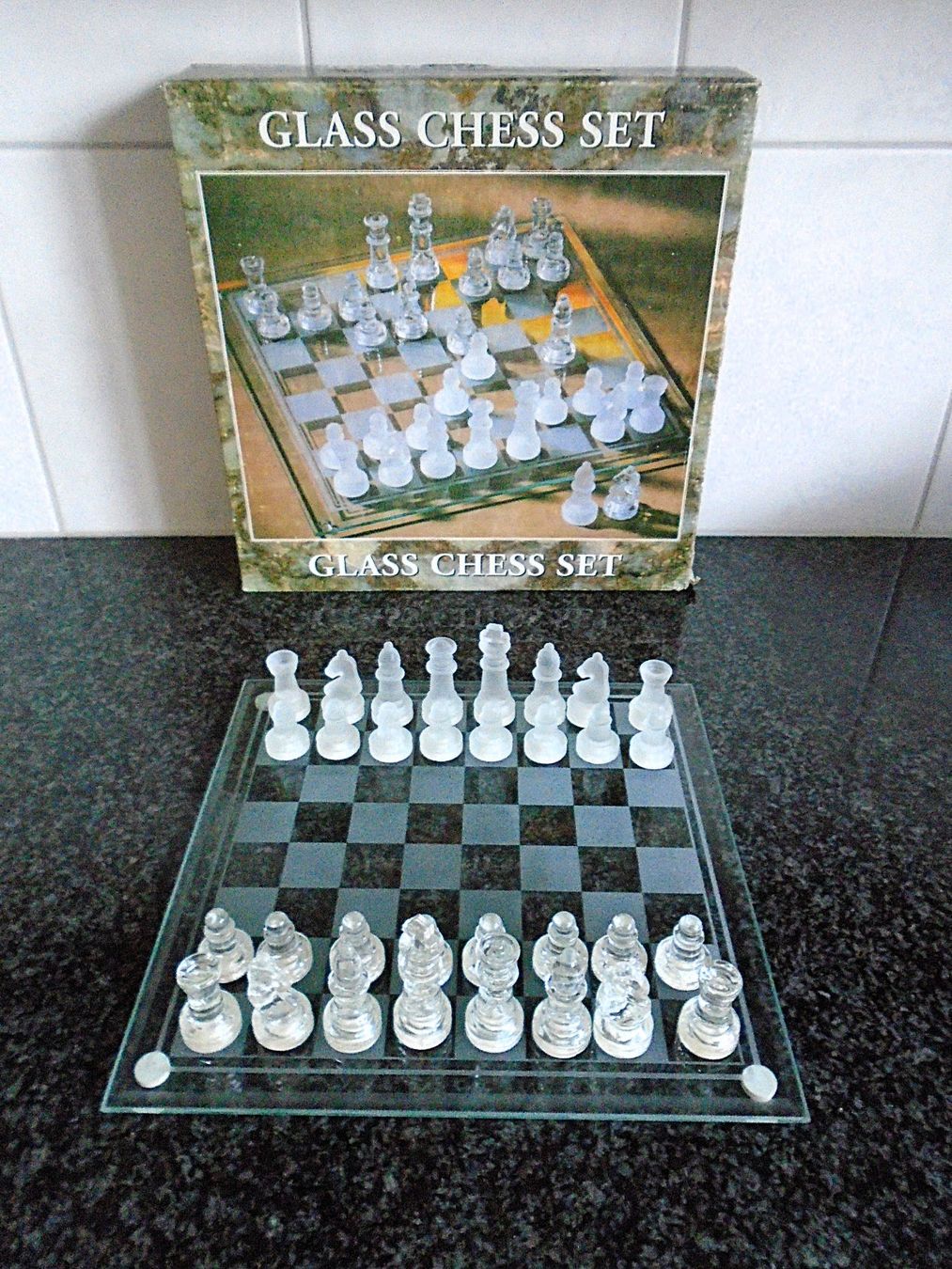 Giochi: Schach mit Spielfiguren / komplett – Usato da Pfeffingen venduto da Elfenstein