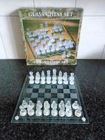 Schach mit Spielfiguren / komplett