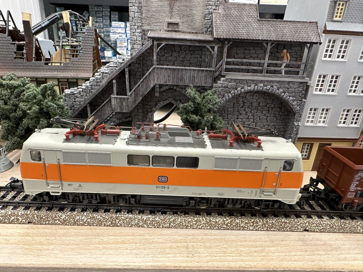 Märklin Modelleisenbahnen: Märklin 3355 DB BR 111 133-5 Güterzug – Gebraucht aus Lupsingen von New-Haven 1
