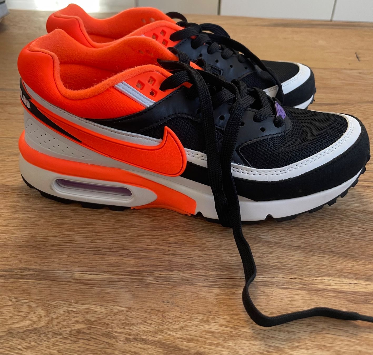 Schuhe für Jungen: Nike Air, schwarz/orange Grösse 40 – Gebraucht aus Rumlikon von locos2 2