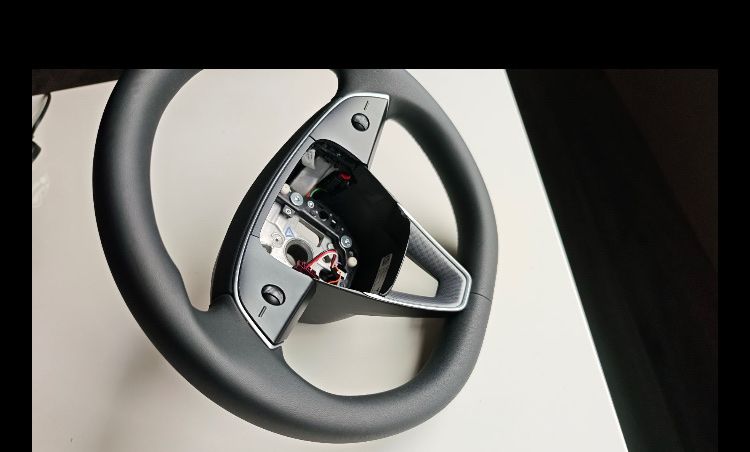 Tesla Tutti pezzi di ricambio auto: TESLA Model 3 Highland Lenkrad – Usato da Dürnten venduto da rolimos 1