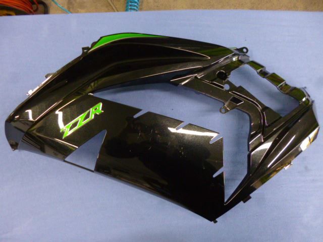 Kawasaki Tutti i ricambio per moto: Kawasaki ZZR1400 / 2017 Seitenschale links – Usato da Rothrist venduto da THEI2