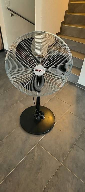 Ventilateurs: Ralight Stand Ventilator – D'occasion à Lufingen par manonYm 2