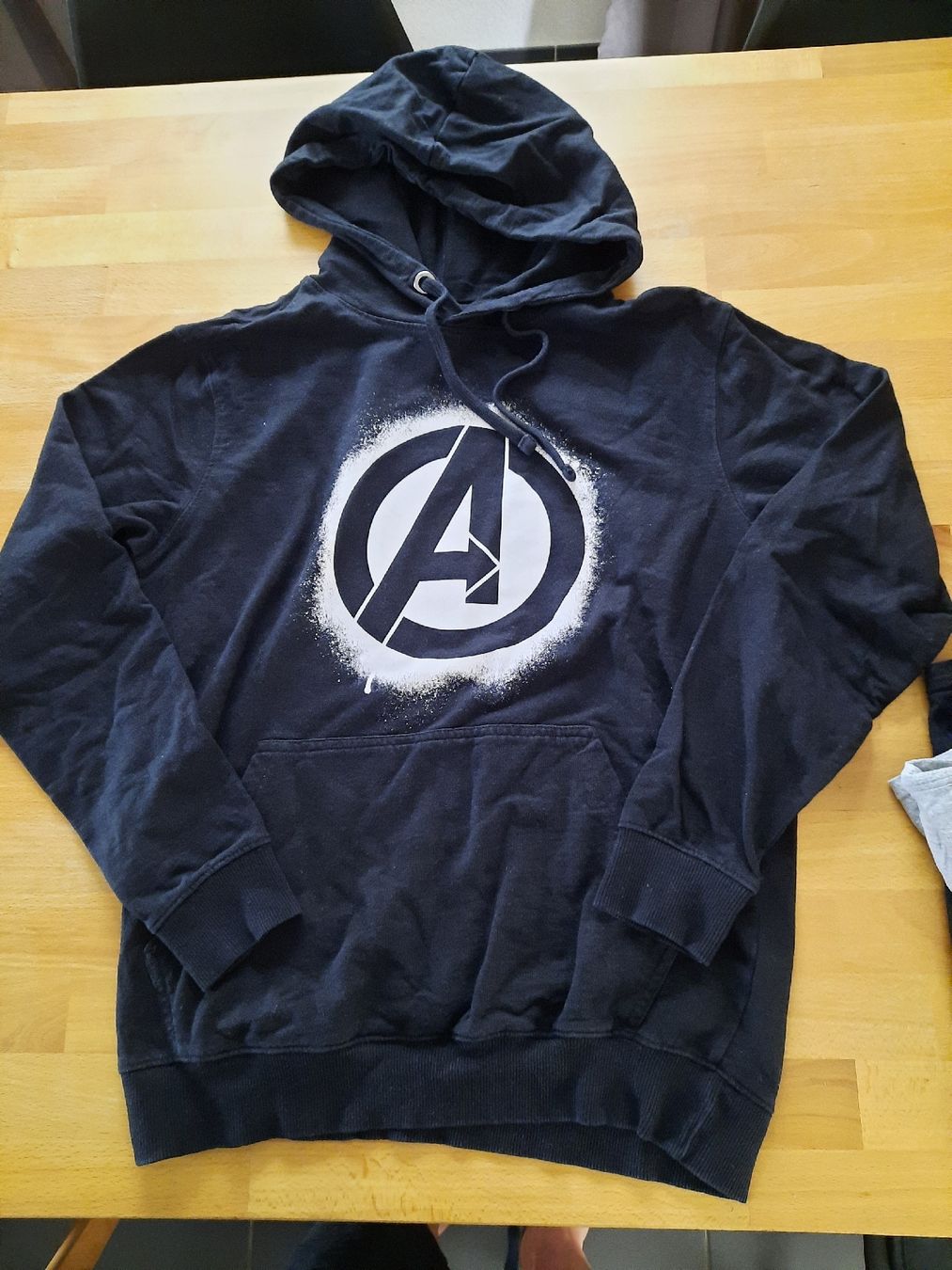 Lotti & Set di vestiti: Marvel T-Shirts & Hoodie Set Gr 158 – Usato da Jonschwil venduto da sonja8472 1