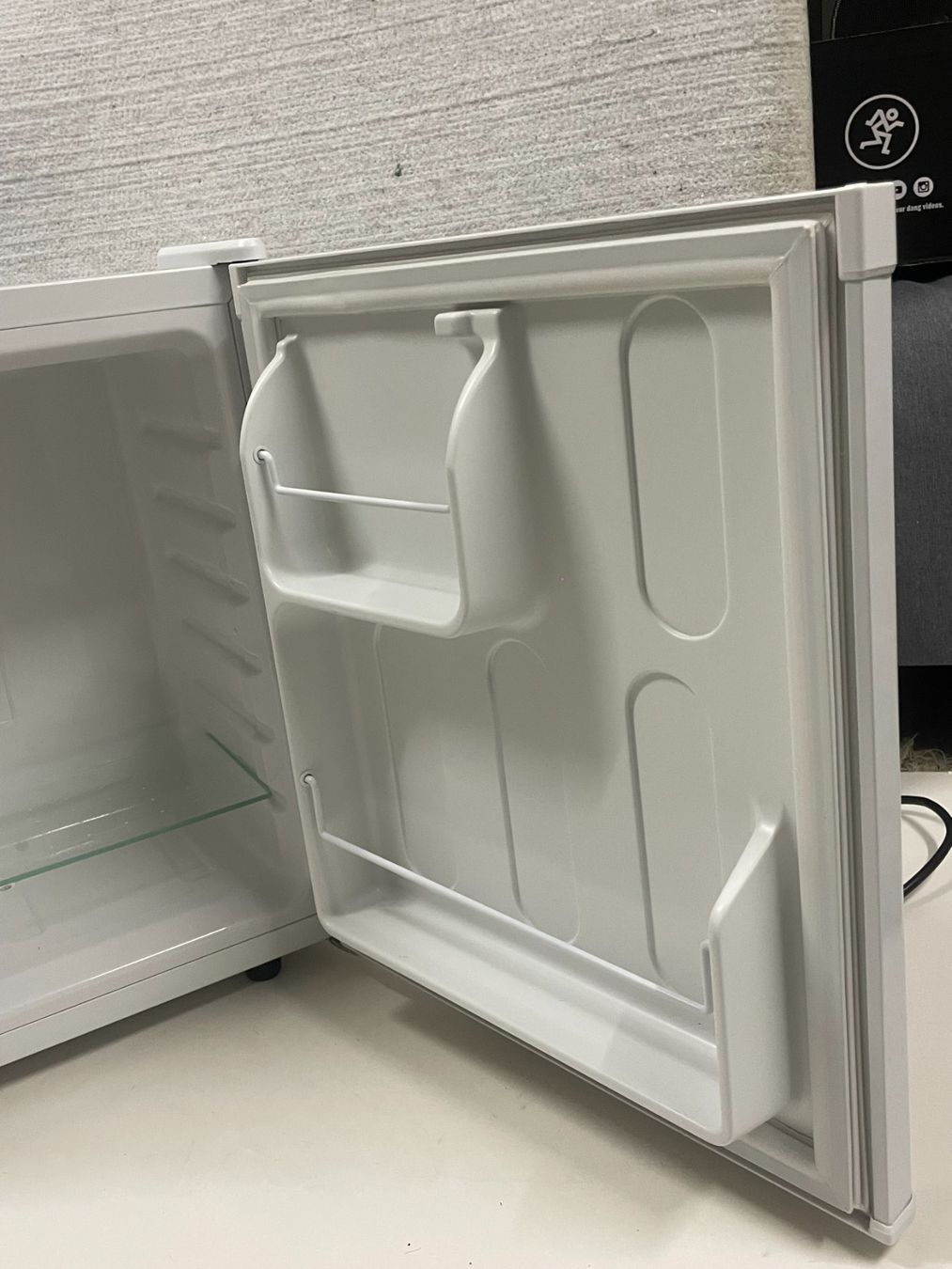 Réfrigérateurs: Klarstein Mini-Kühlschrank 30L – D'occasion à Einsiedeln par andrg3 3