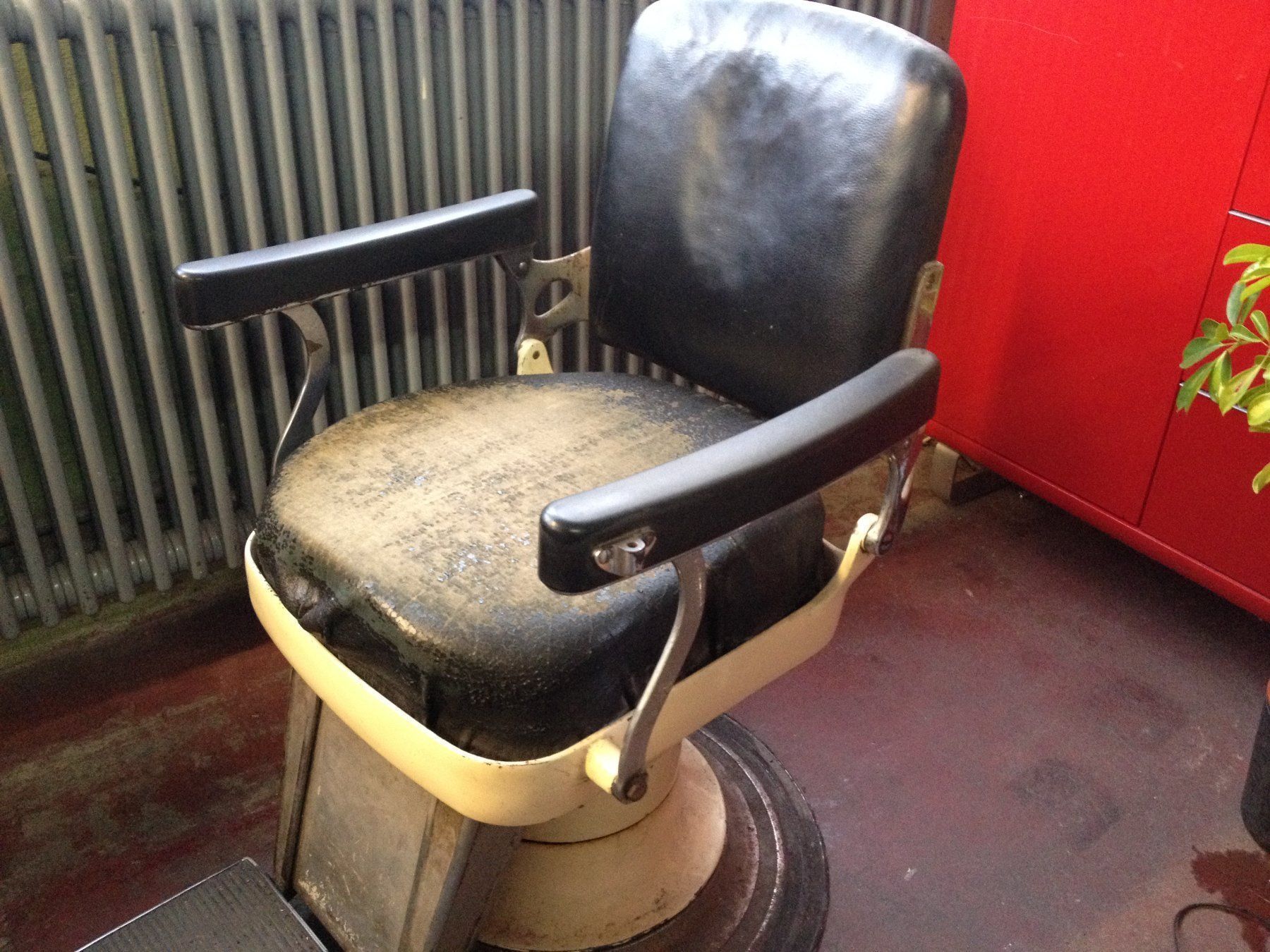 Poltrone: Vintage siège de Barbier / coiffeur – Usato da Vuiteboeuf venduto da broticaire 5
