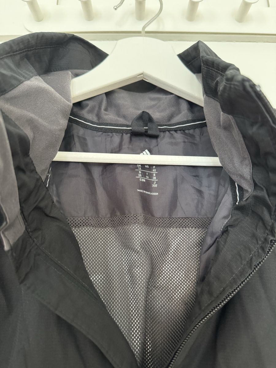 Adidas Vestes: Adidas Regenjacke schwarz – D'occasion à St. Gallen par BiancaL11 3
