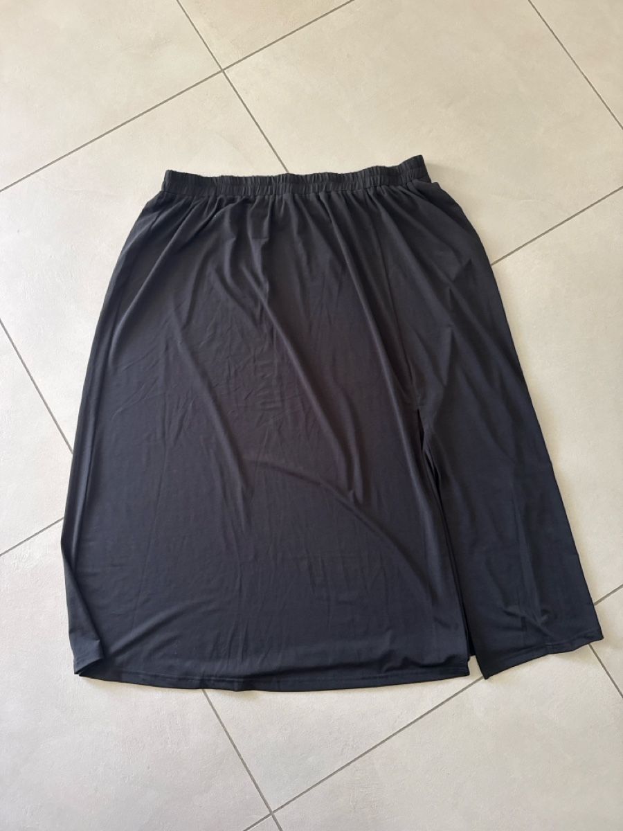 Gonne: Rock Kaffe Curve schwarz Groesse 50/52   – Nuovo (secondo la descrizione) da Pfaffhausen venduto da Beli94