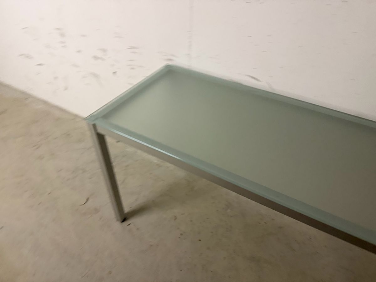 Schreibtische: Glastisch mit Metallgestell – Gebraucht aus Kreuzlingen von Ben.Lan 2