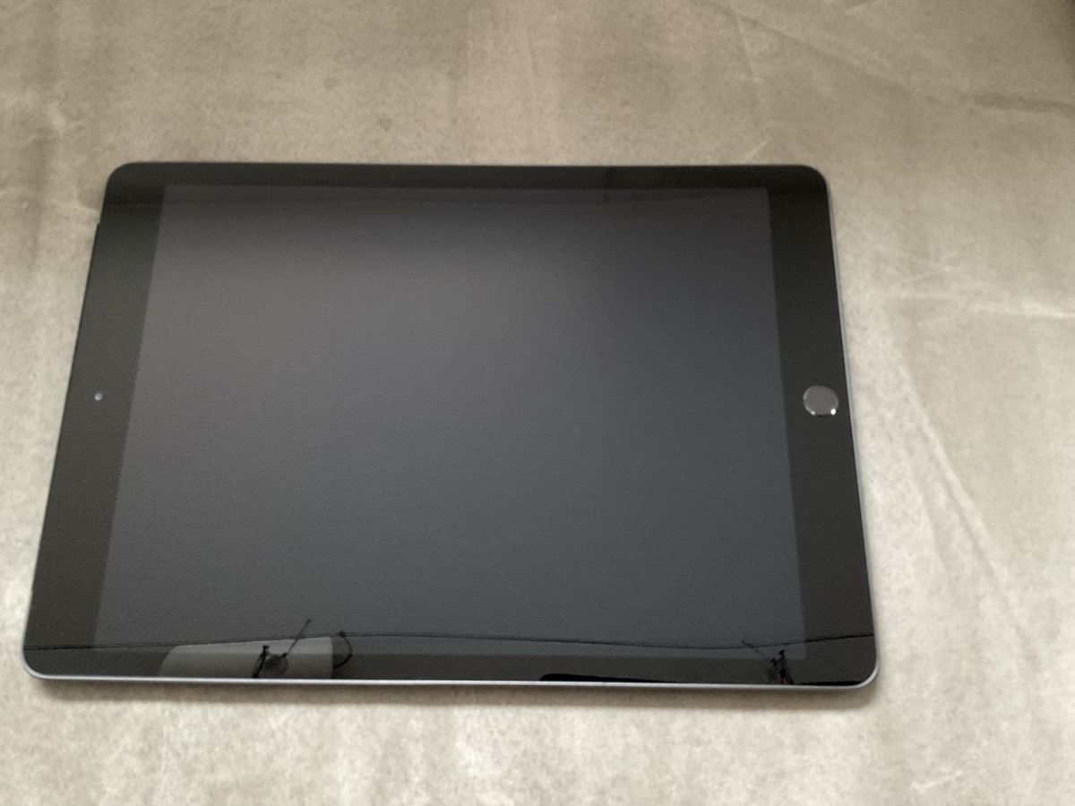 Apple Tablettes PC: Ipad 8. Generation 32 GB Wifi und Celluar – D'occasion à Rekingen AG par Marki22 1