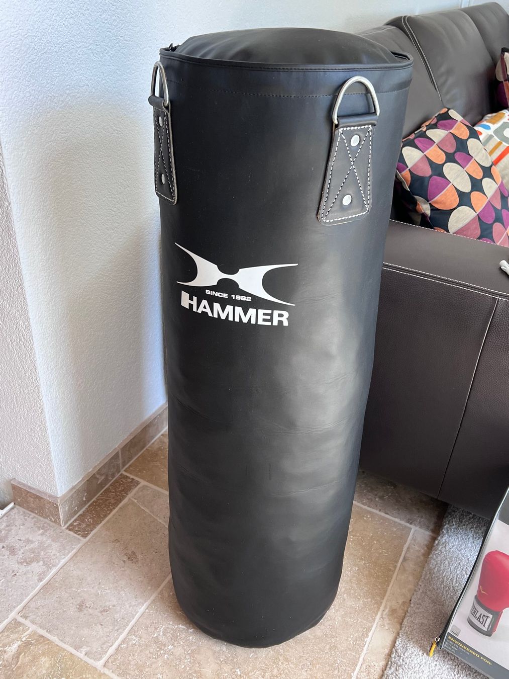 Sacchi da boxe: Hammer Boxsack 28kg mit Deckenbefestigung – Usato da Birmenstorf AG venduto da Soaring23