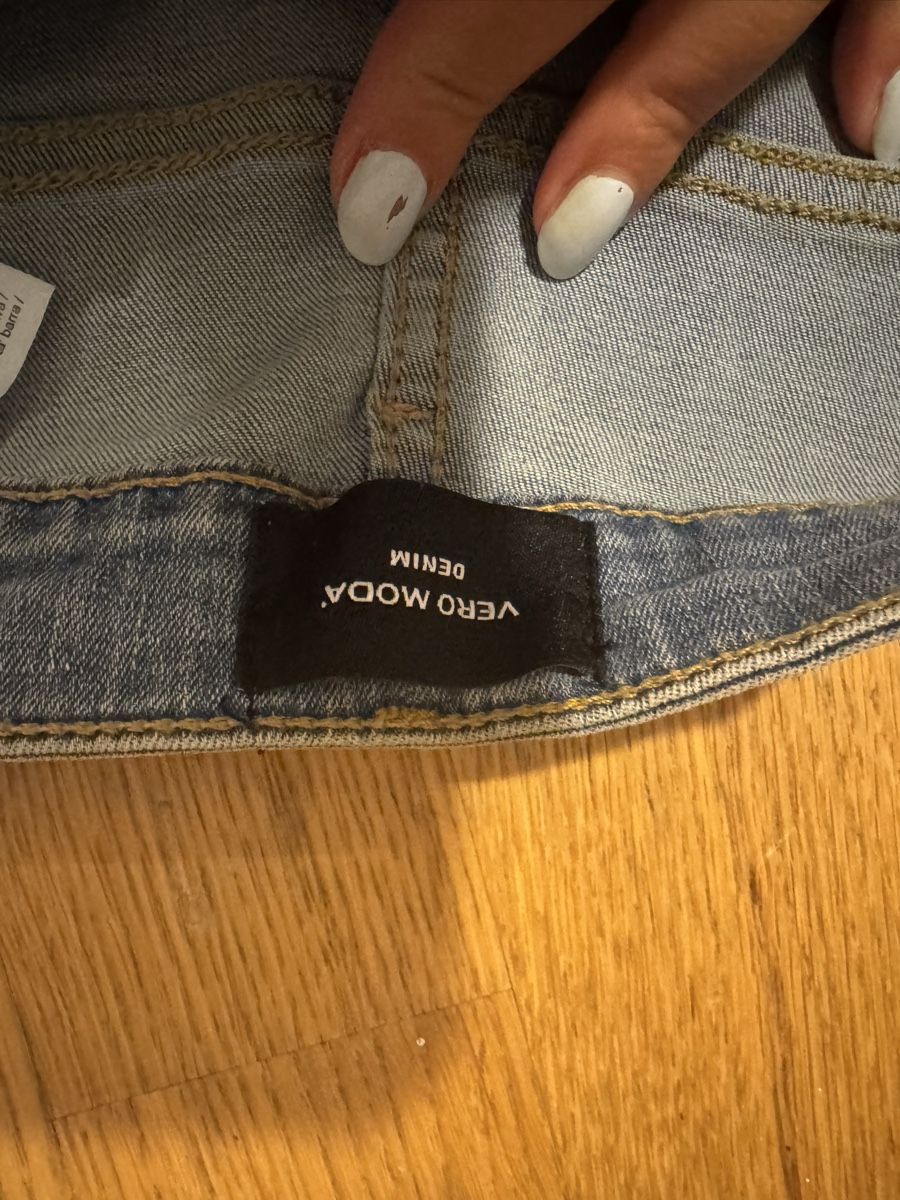 Vero Moda Jeans: Damen Jeans Vero Moda Grösse 30  – Gebraucht aus Rikon im Tösstal von Helloylenia 1