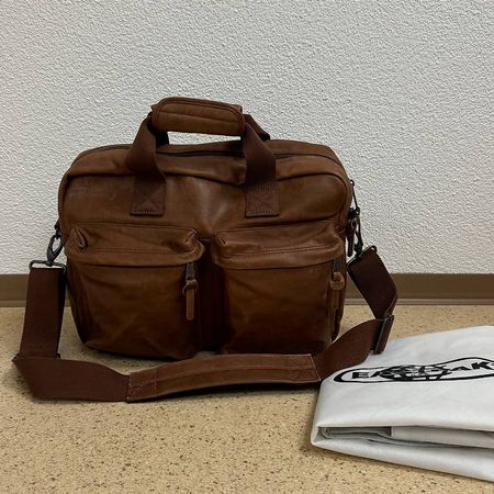 Eastpak Tomec Russet - Schultertasche - Leder - braun