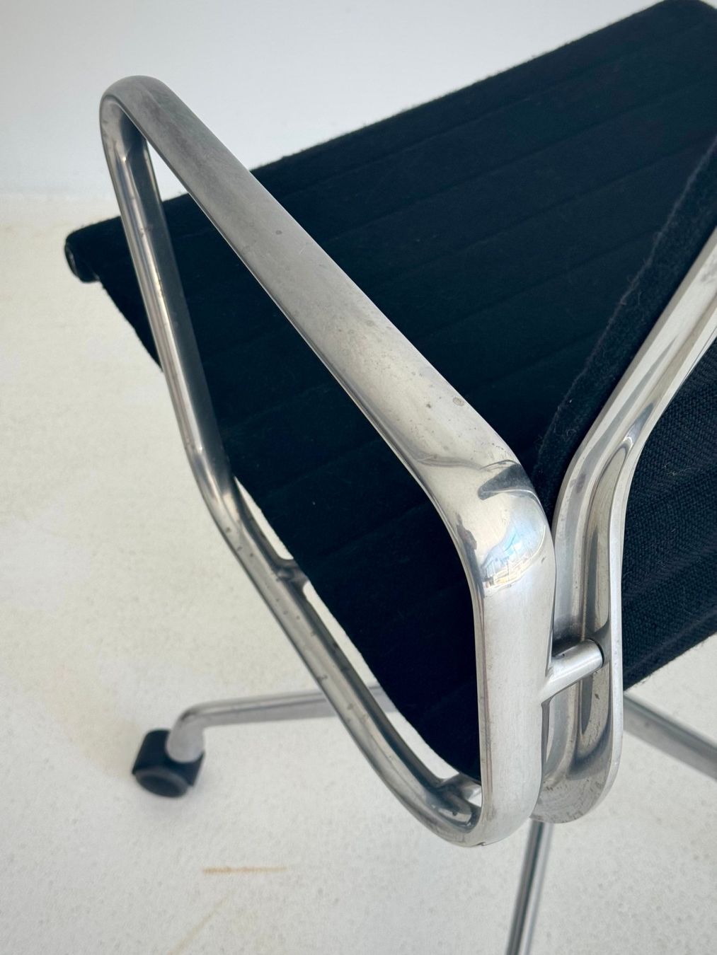 Eames Stühle: Vitra EA 117 Hopsak Nero Bürostuhl von Eames – Gebraucht aus Zürich von zimt62 1