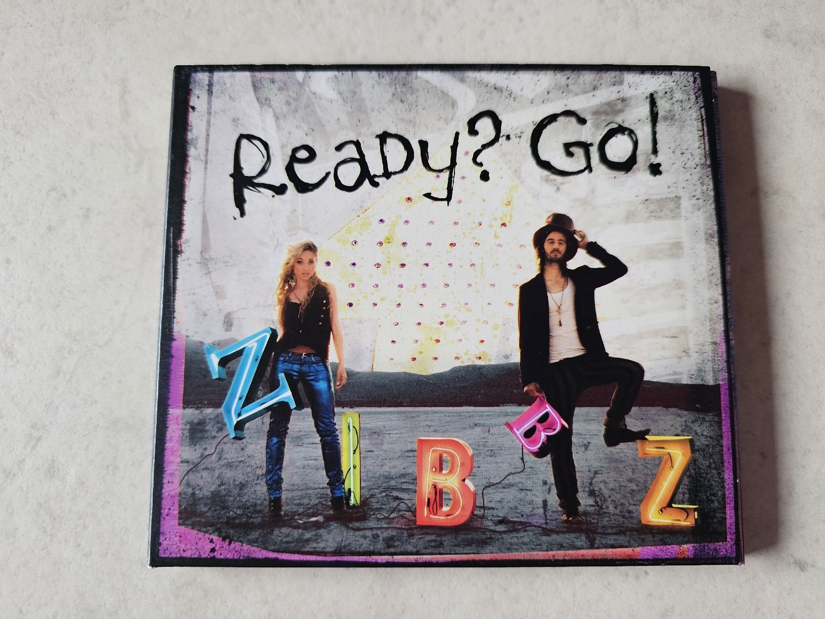 CD: Zibbz  -  Ready? Go!  /  (Indie Rock) – Usato da Schneisingen venduto da backstore24