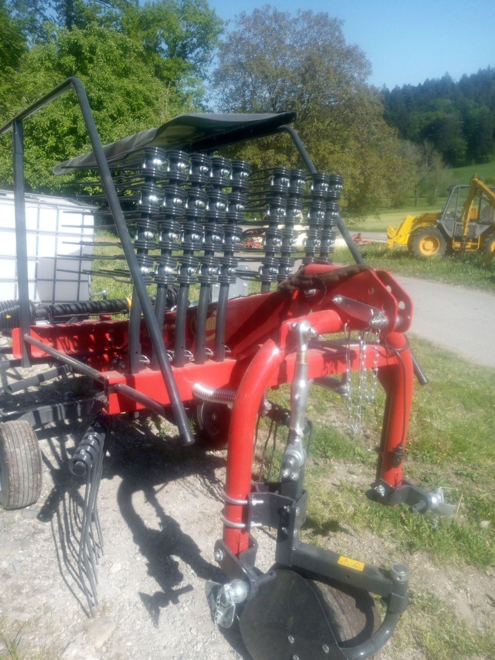 Raccolta foraggio grezzo: Kreiselschwader Vicon – Usato da Rüttenen venduto da Dart4 2