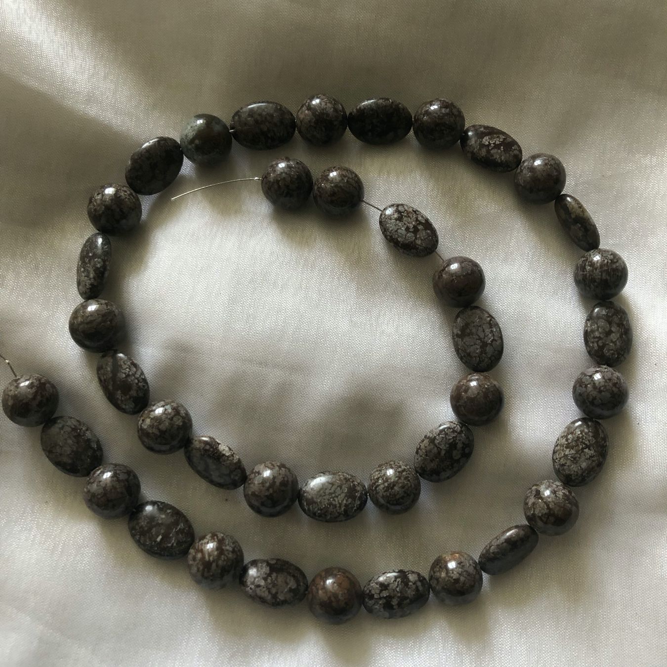 Pietre preziose: schöne "Obsidian" Perlen oval flach + Kugeln - 1 Strang – Nuovo e nell'imballaggio originale da Ittenthal venduto da Hwaggis