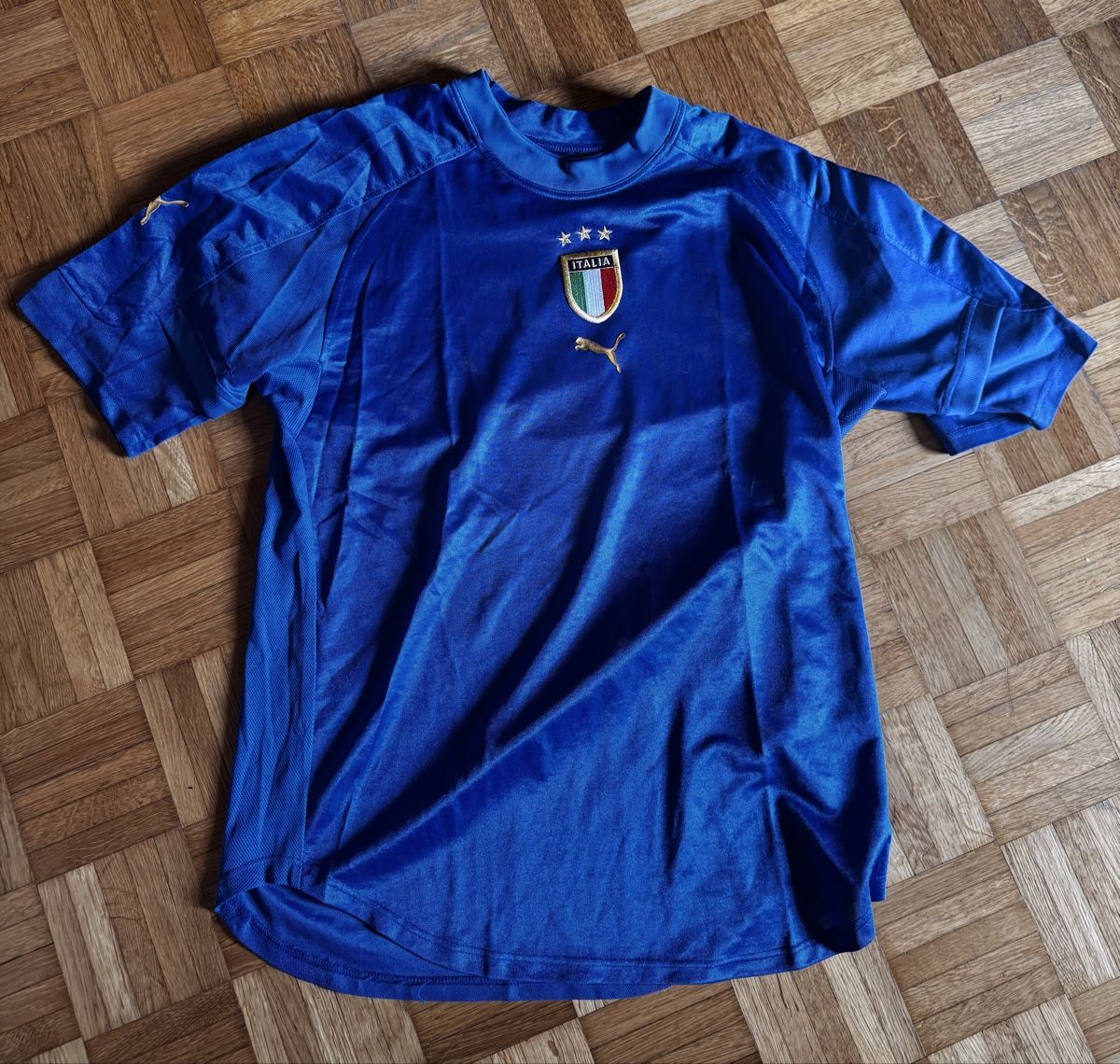 Puma Lotti di vestiti: Italy Home Jersey & Shorts 2004/2006 – Nuovo (secondo la descrizione) da Kloten venduto da Chailds 1