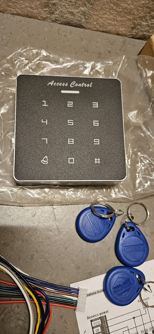 Sistema di controllo: Zutrittskontrollsystem mit 3 RFID-Chips. – Nuovo (secondo la descrizione) da Baar venduto da Vel...Baar45 1