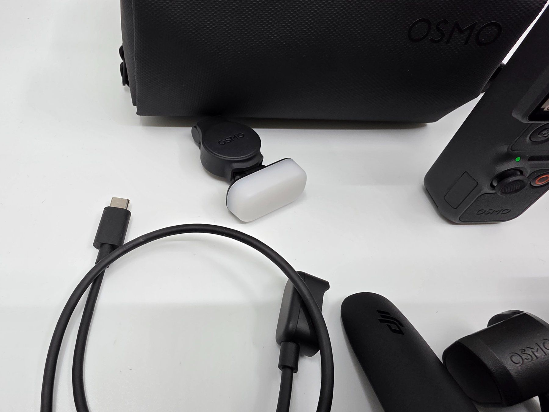 DJI Camcorder: DJI Osmo Pocket 4 Creator Combo – Gebraucht aus Ostermundigen von filewv 3