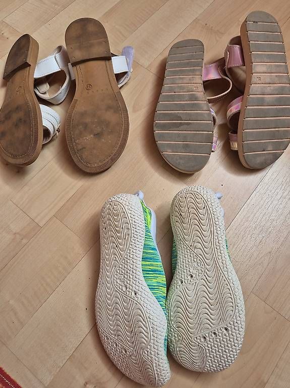 Scarpe per ragazze: Sandalen/Schwimmschuhe Grösse 3234 – Usato da Langenthal venduto da hab_zw5p 1