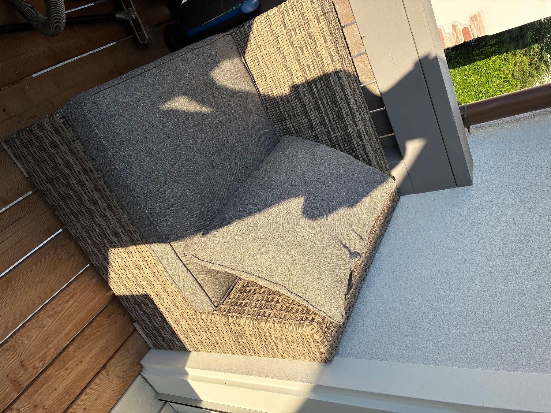 Sofas: Gartensofa Rattan Grau Sofateile mit Kissen gebraucht – D'occasion à Kaiseraugst par ike2300 3