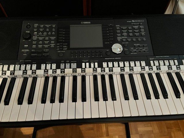 Instruments de musique: Keyboard – D'occasion à Dübendorf par hel_hd6y 1