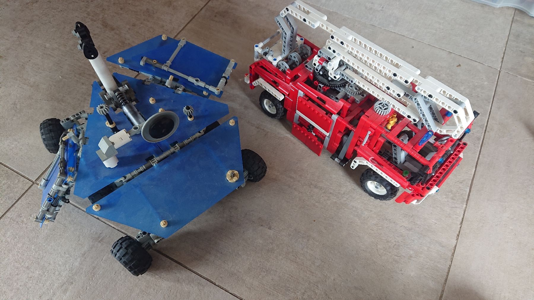 Lego Kit di costruzioni: Lego Technic Feuerwehrauto und Rover  – Usato da Chur venduto da FreakofRarity