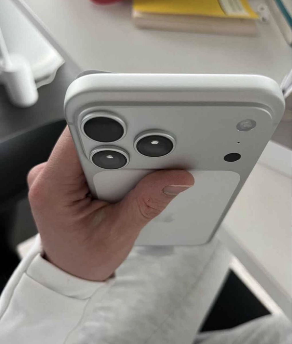 Apple Telefoni cellulari / Smartphones: 17 pro Max  – Nuovo (secondo la descrizione) da Gächlingen venduto da zal_ks2s 1