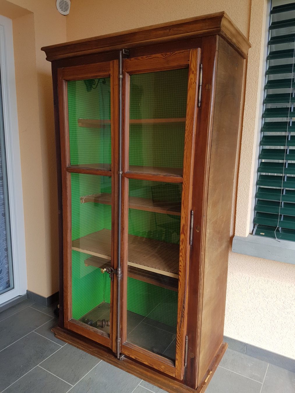 Armoires: Armoire ancienne massive – D'occasion à Blonay par zenith3