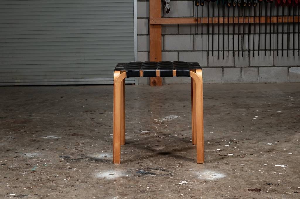 Artek Hocker: Alvar Aalto Hocker Y 61 – Gebraucht aus Beringen von 8222Beringen