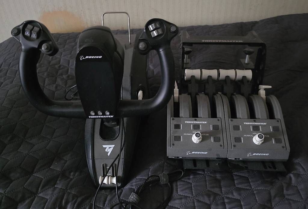 Thrustmaster Controller: Thrustmaster TCA Yoke Pack Boeing Edition – Nuovo (secondo la descrizione) da Schaffhausen venduto da pun_jn7j 1
