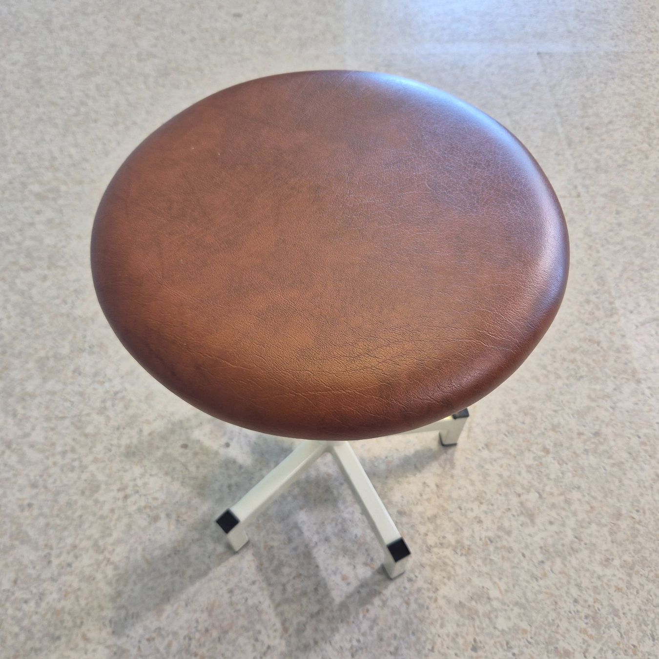Sgabelli: Swivel Stool Fritag Drehhocker Hocker Höcker – Usato da Nottwil venduto da Wondewa-Shop 6