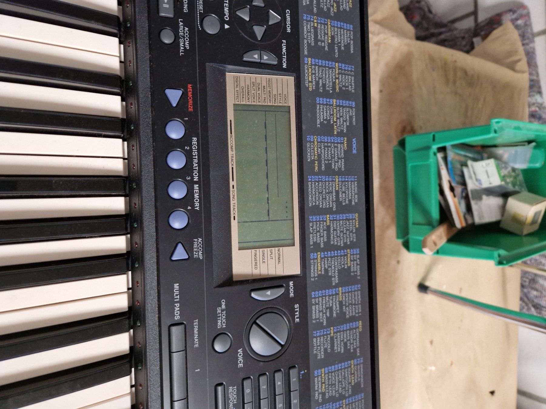 Instruments de musique: Keyboard Yamaha PSR-420 – D'occasion à grossaffoltern par scirocco03 4