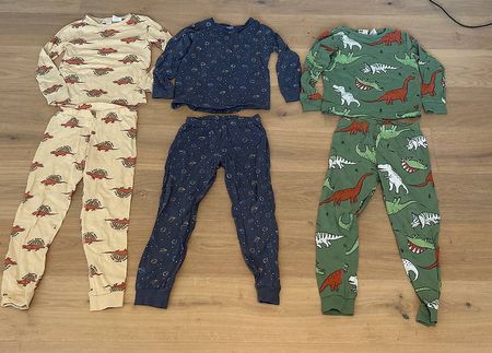 3 Pyjamas  Grösse 122/128