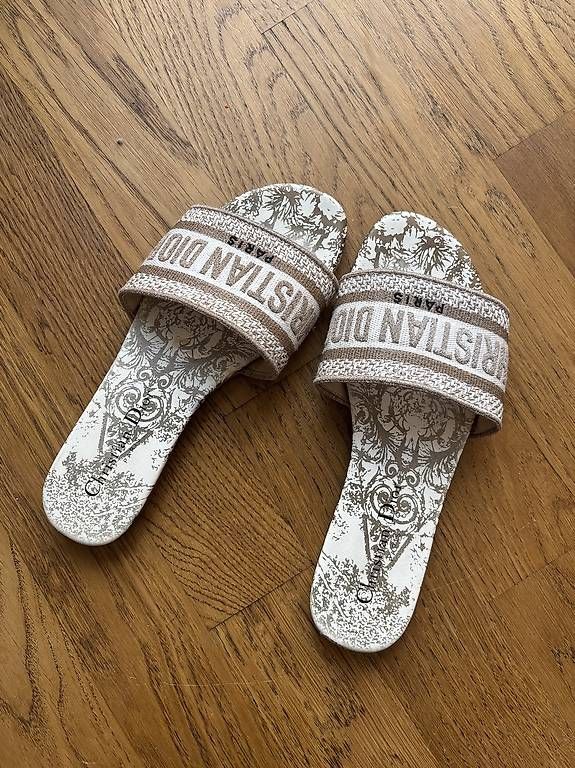 Dior Damenschuhe: Christian Dior Flip Flops Sandaletten Gebrauchsspuren! – Gebraucht aus Zürich von car_9sdb