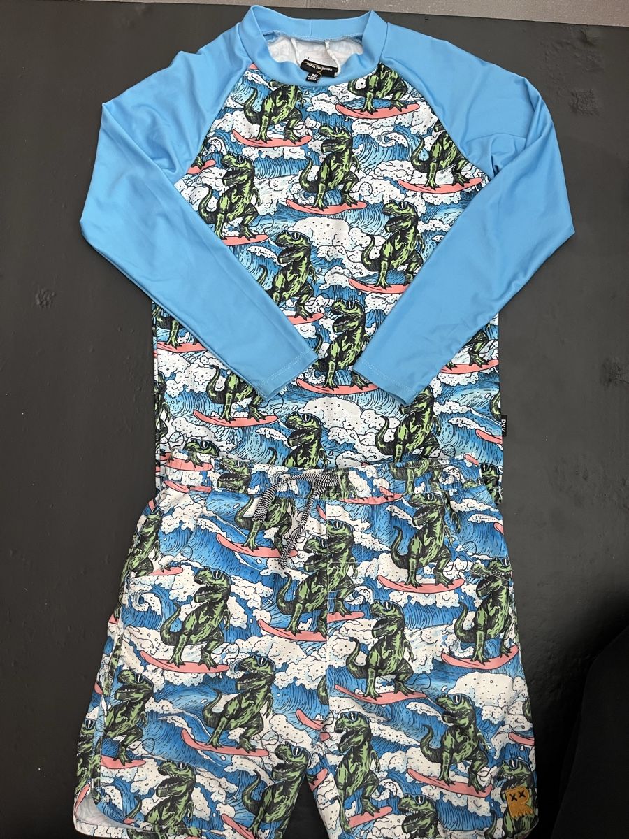Costumi da bagno: Bade Shirt mit Hose Gr. 140 – Usato da Birmensdorf ZH venduto da Liruli