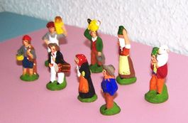8 Figuren aus Ton, handbemalt, Grösse 4 - 4,2 cm, neuwertig
