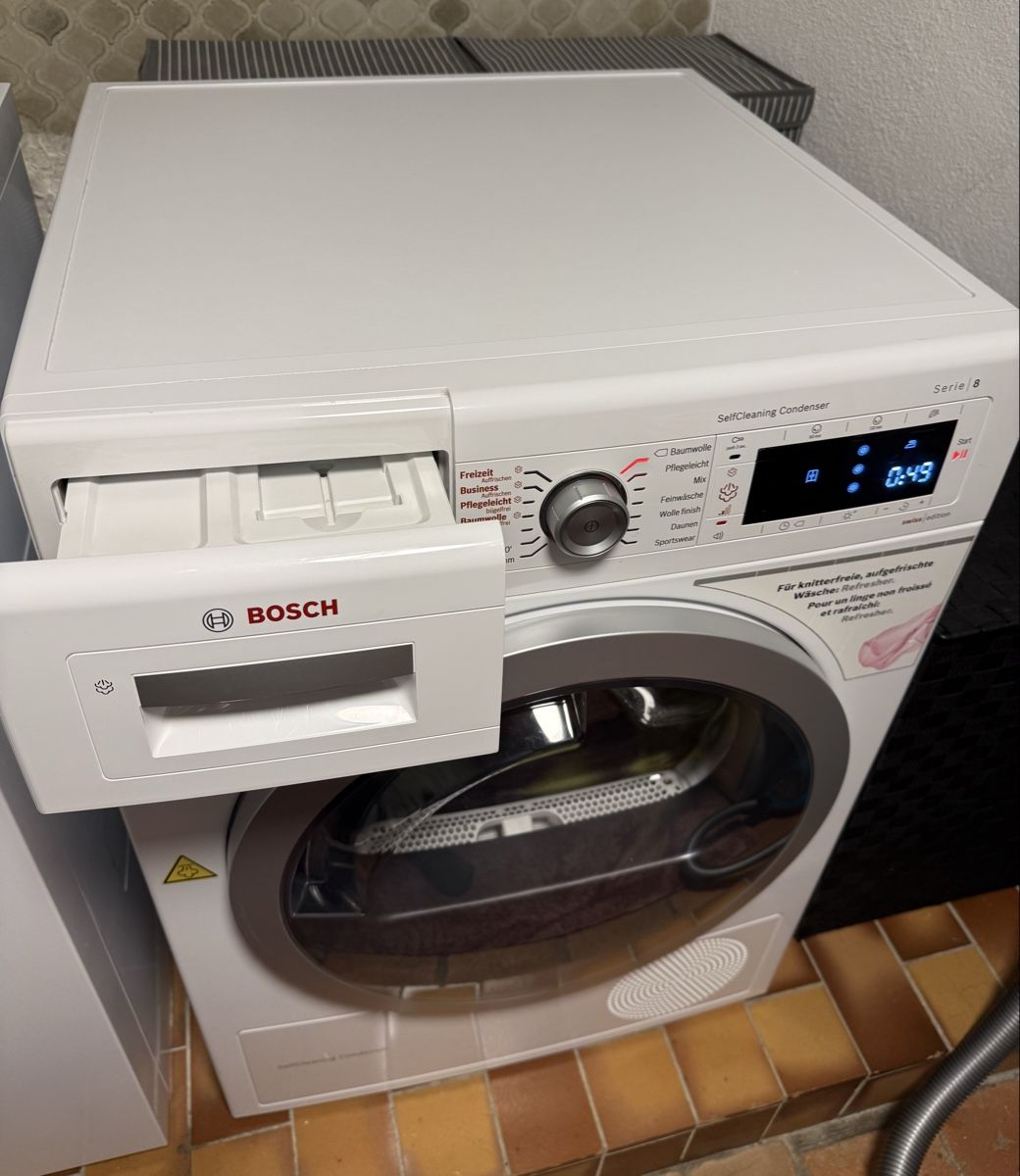 Bosch Asciugatrici: Bosch Wärmepumpentrockner Serie 8 – Usato da Uhwiesen venduto da Solci18 1