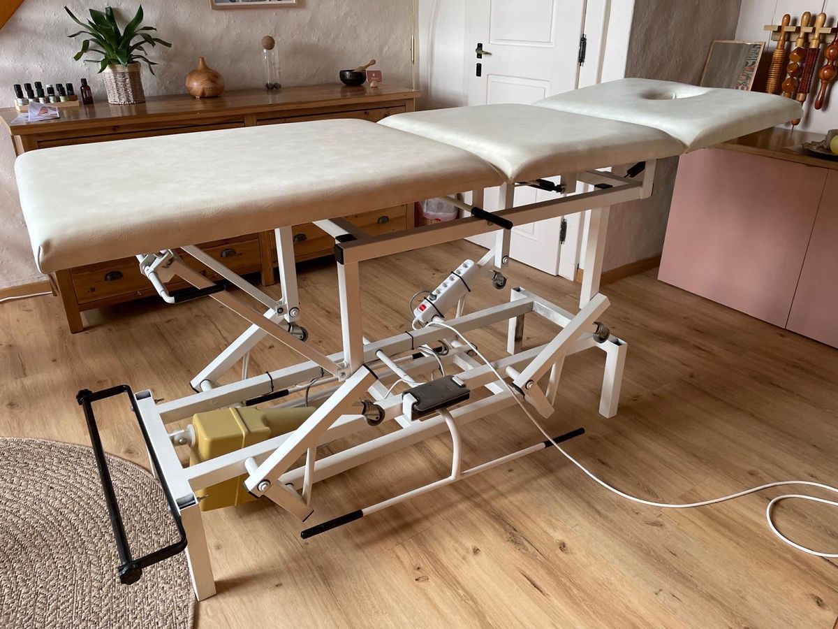 Fauteuils de soin: Table de message professionnel  – D'occasion à Chézard-St-Martin par YuryAndrea 2