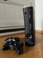 Xbox 360 mit zwei Controller