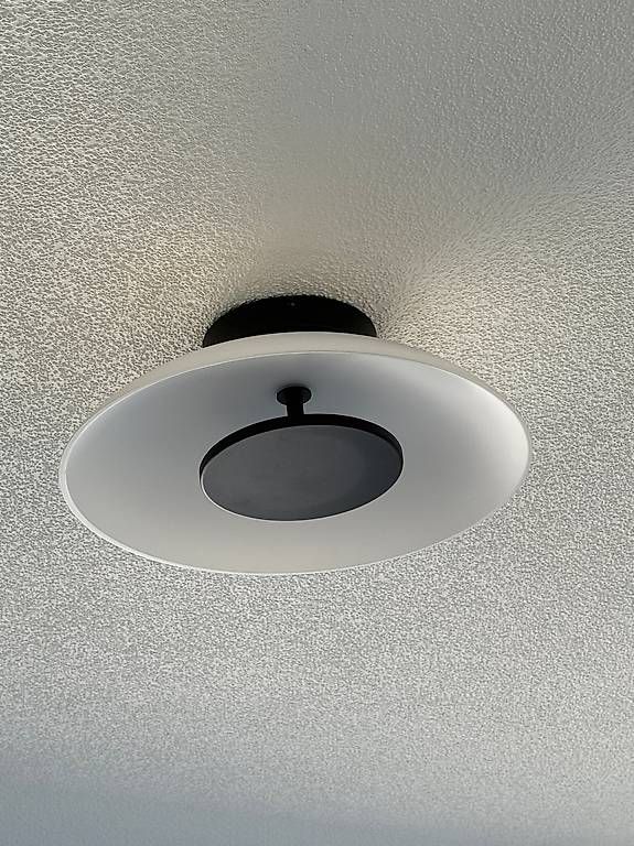 Lampadari & plafoniere: Plafonnier LED noir et blanc commande spéciale – Usato da Carouge GE venduto da Ikle00