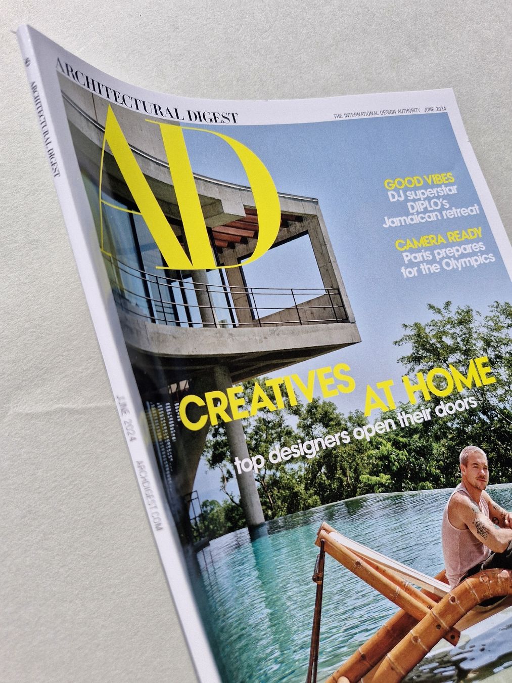 Riviste & Magazine: AD  Architectural Digest Juni 2024  US – Usato da Zürich venduto da Secretariat11 5