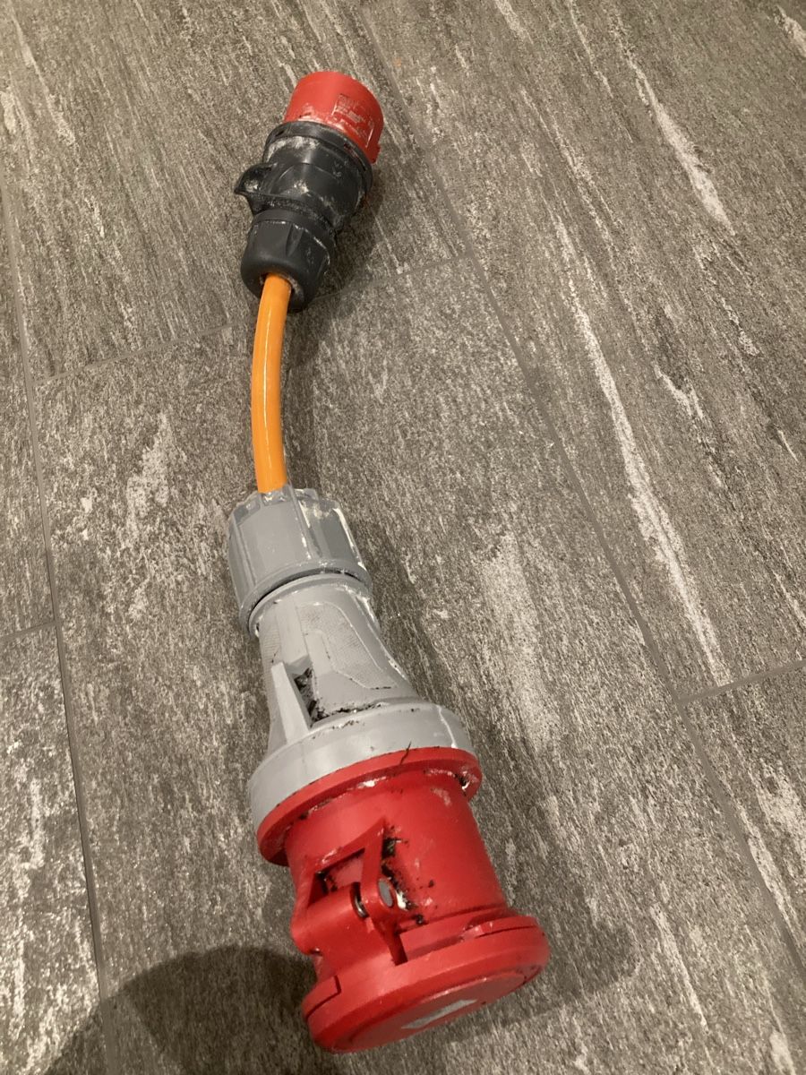 Laufwerke & Adapter: Starkstrom Adapter 32A Stecker auf 63A Kupplung – Gebraucht aus Thun von rentschtrading 1