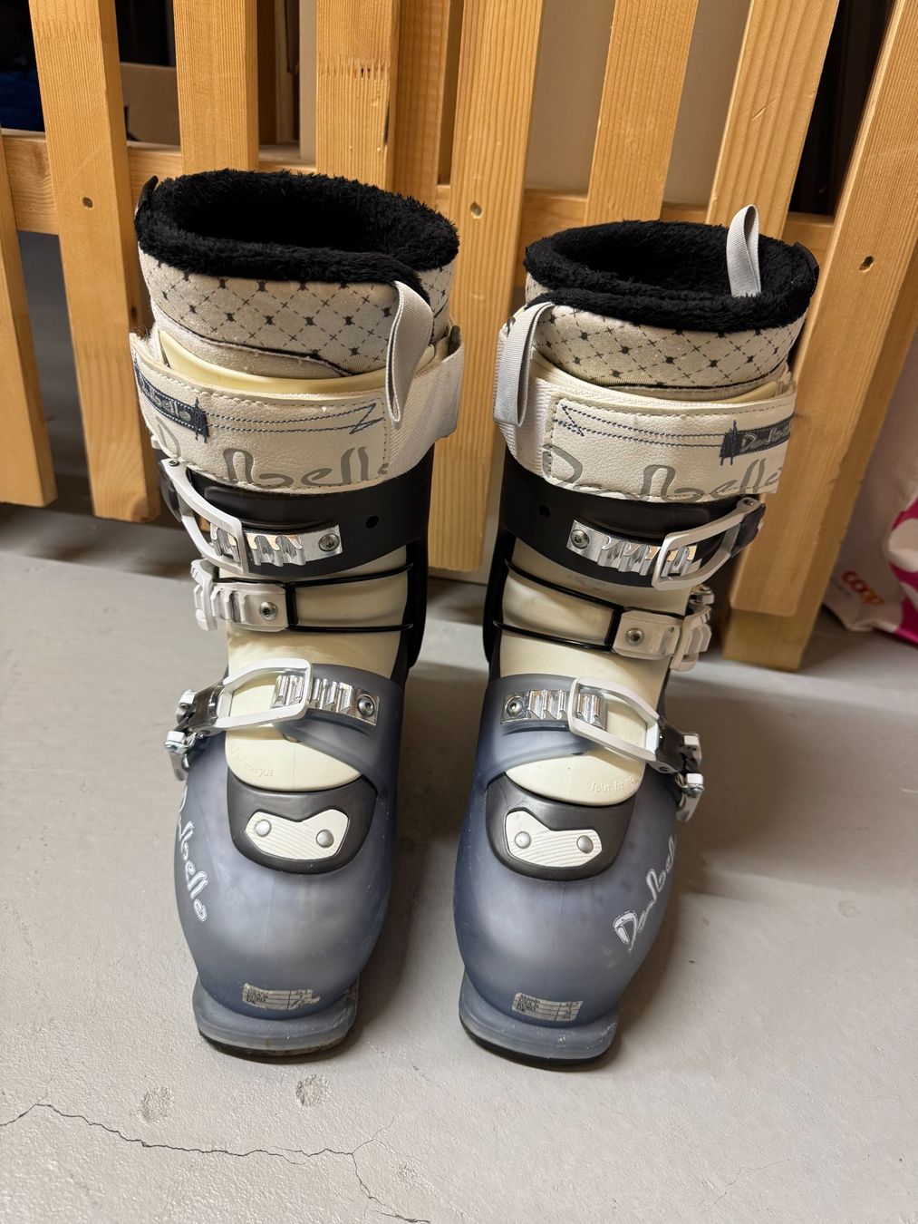 Scarpe da donna: 1 Paar Skischuhe – Usato da Winterthur venduto da Malve00 1